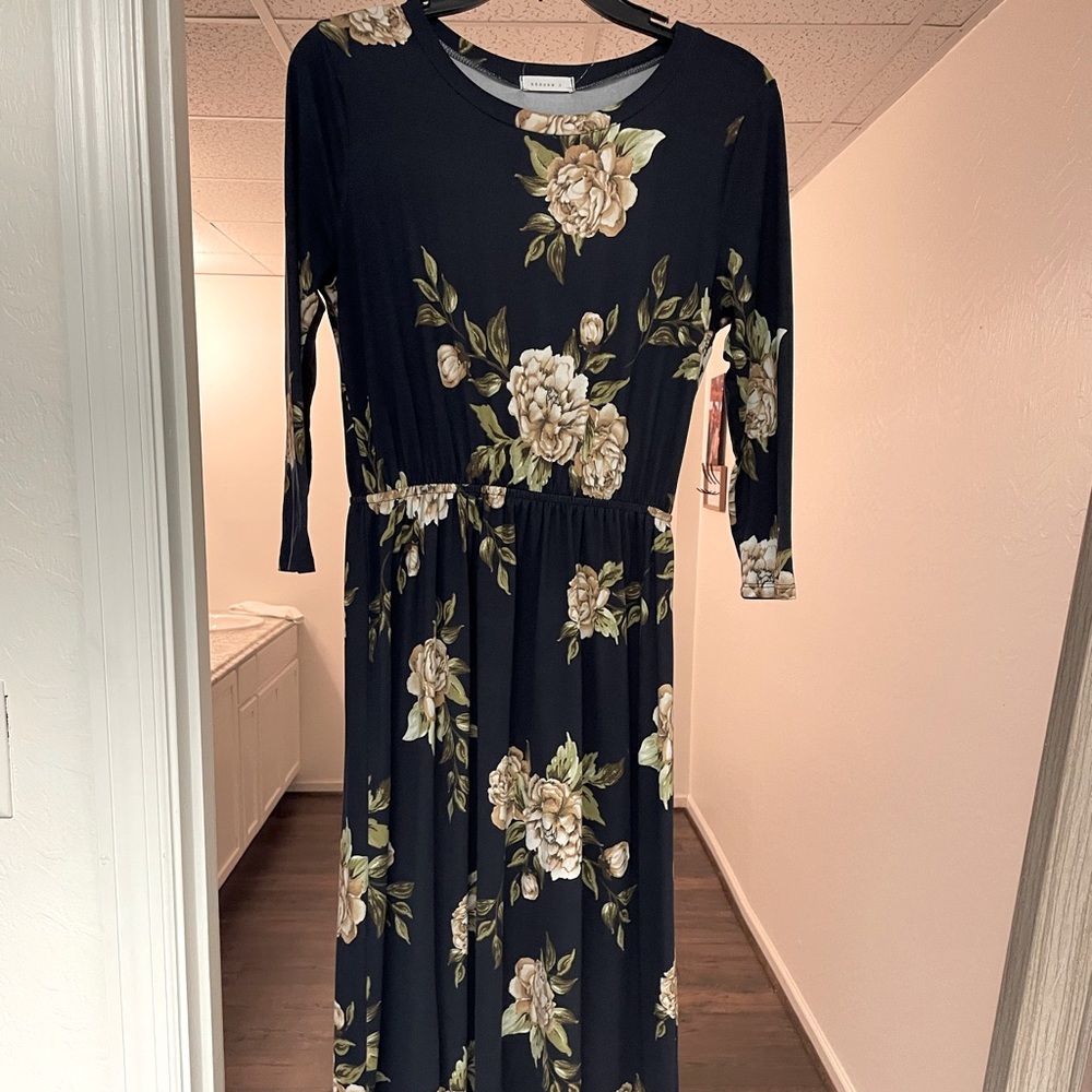 Super cute and comfy reborn J maxi dress!